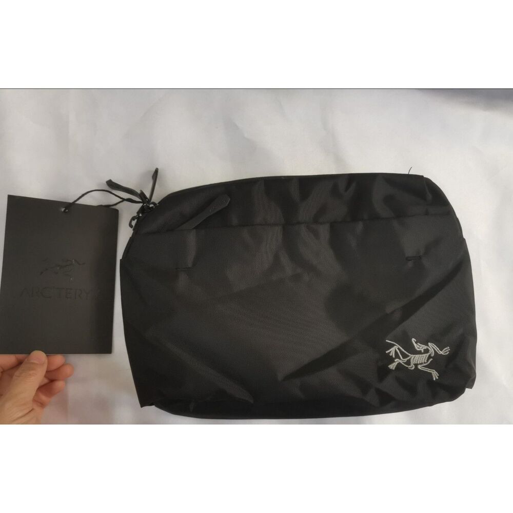 ARC'TERYX Unisex Outdoor Sling Bag - Casual Sports Travel Crossbody Bag - Picture 2 of 5